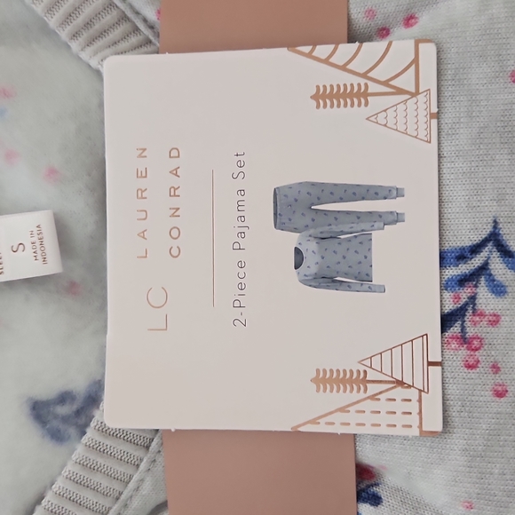 Pajama Set - Picture 3 of 5